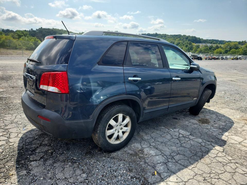 Photo 3 from auction – 2011 KIA SORENTO with VIN 5XYKTCA19BG141543