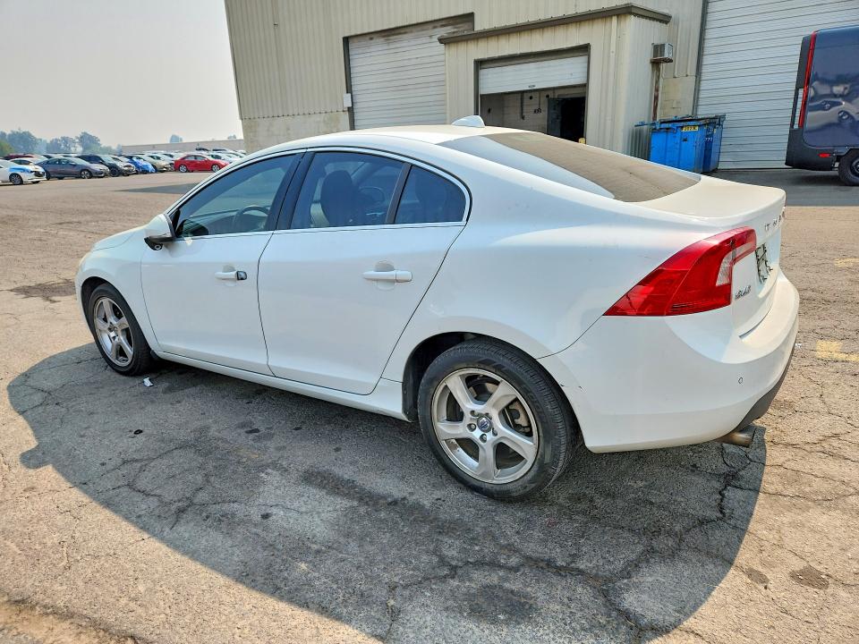 Photo 2 from auction – 2013 VOLVO S60 with VIN YV1612FH2D2204738