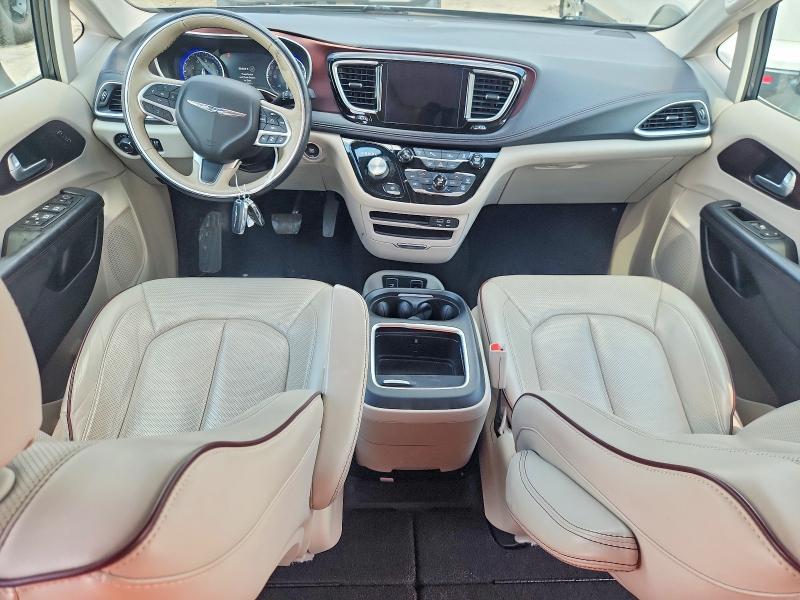 Photo 8 from auction – 2017 CHRYSLER PACIFICA with VIN 2C4RC1GGXHR560830
