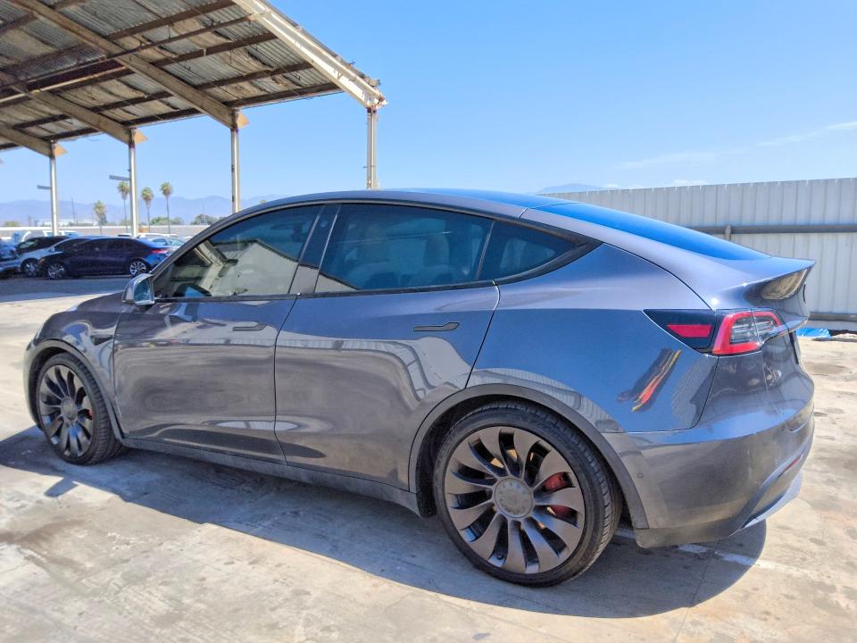 Foto 2 de la subasta – 2021 TESLA MODEL Y con VIN 5YJYGDEF4MF256636