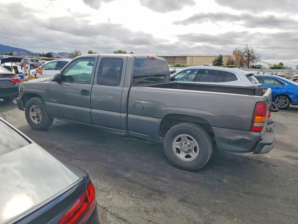 Photo 2 from auction – 2001 CHEVROLET SILVERADO with VIN 2GCEC19W611303185