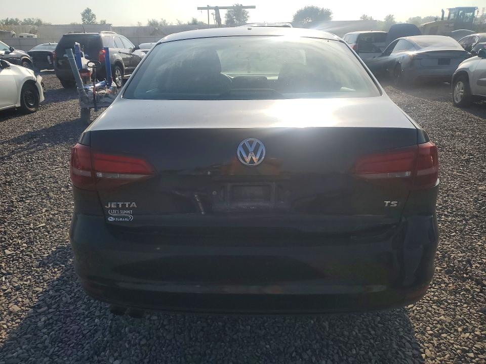 Photo 6 from auction – 2017 VOLKSWAGEN JETTA with VIN 3VW2B7AJ3HM265102