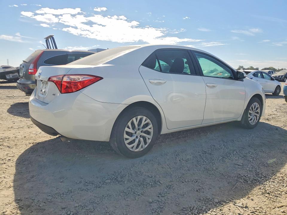 Photo 3 from auction – 2018 TOYOTA COROLLA with VIN 5YFBURHEXJP797544