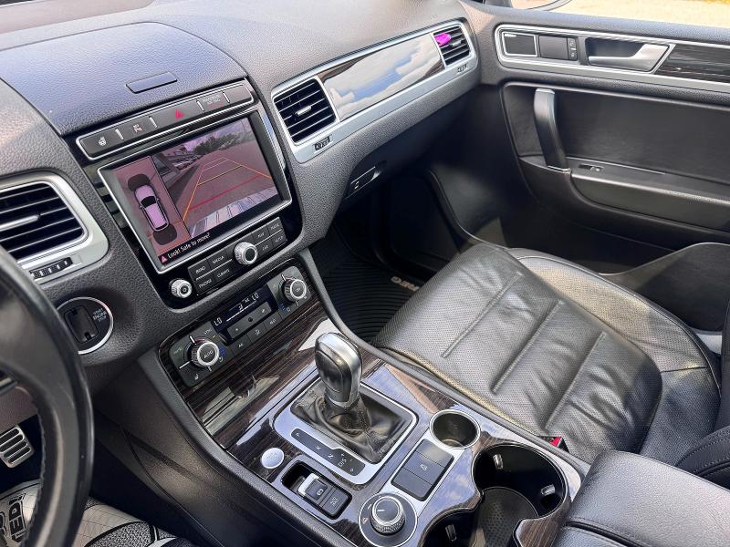 Photo 10 from auction – 2017 VOLKSWAGEN TOUAREG with VIN WVGGF7BP8HD001557