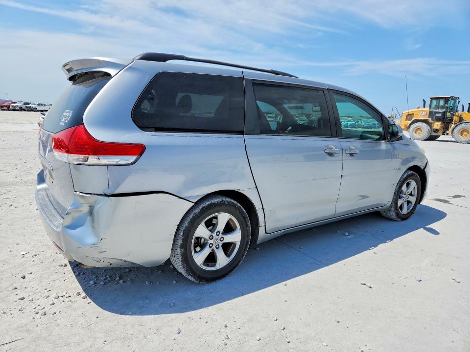 Photo 3 from auction – 2011 TOYOTA SIENNA with VIN 5TDKK3DC8BS165805