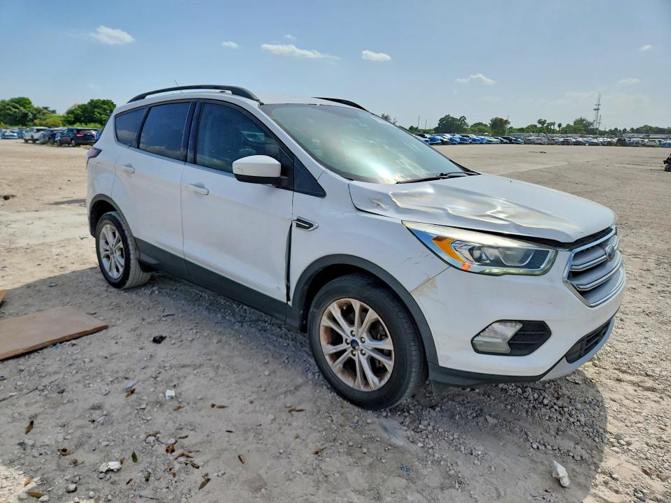 Photo 4 from auction – 2017 FORD ESCAPE with VIN 1FMCU0GD6HUD64241