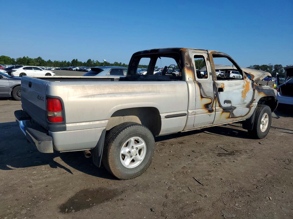 Photo 3 from auction – 1999 DODGE RAM 1500 with VIN 3B7HF13Z3XM590848