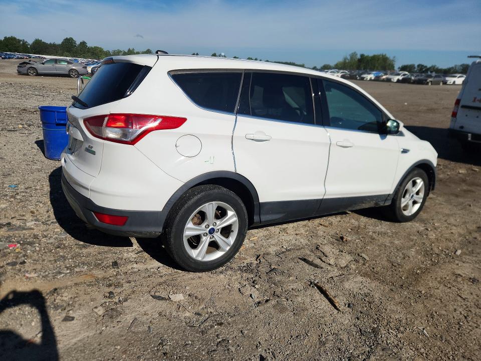 Photo 3 from auction – 2016 FORD ESCAPE with VIN 1FMCU0GX0GUA04696