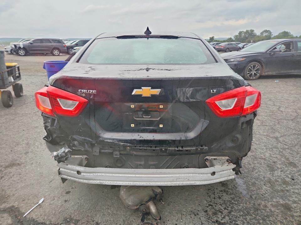 Photo 6 from auction – 2017 CHEVROLET CRUZE with VIN 1G1BE5SM5H7165075