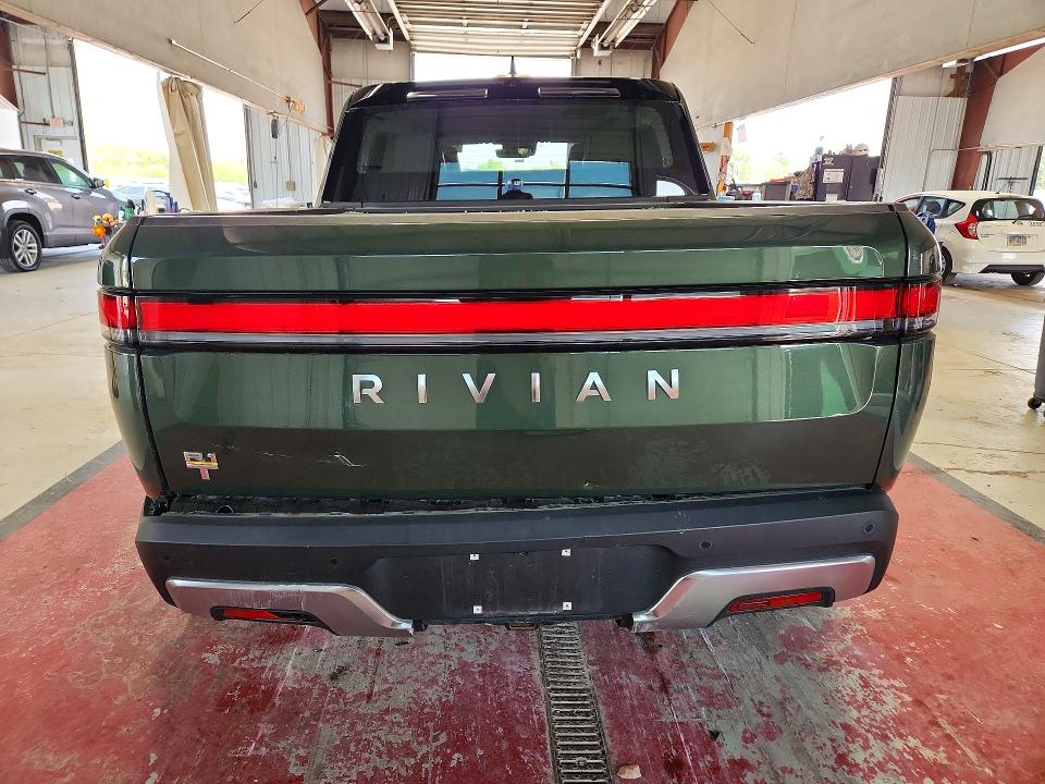 Photo 6 from auction – 2022 RIVIAN R1T with VIN 7FCTGAAA2NN011916