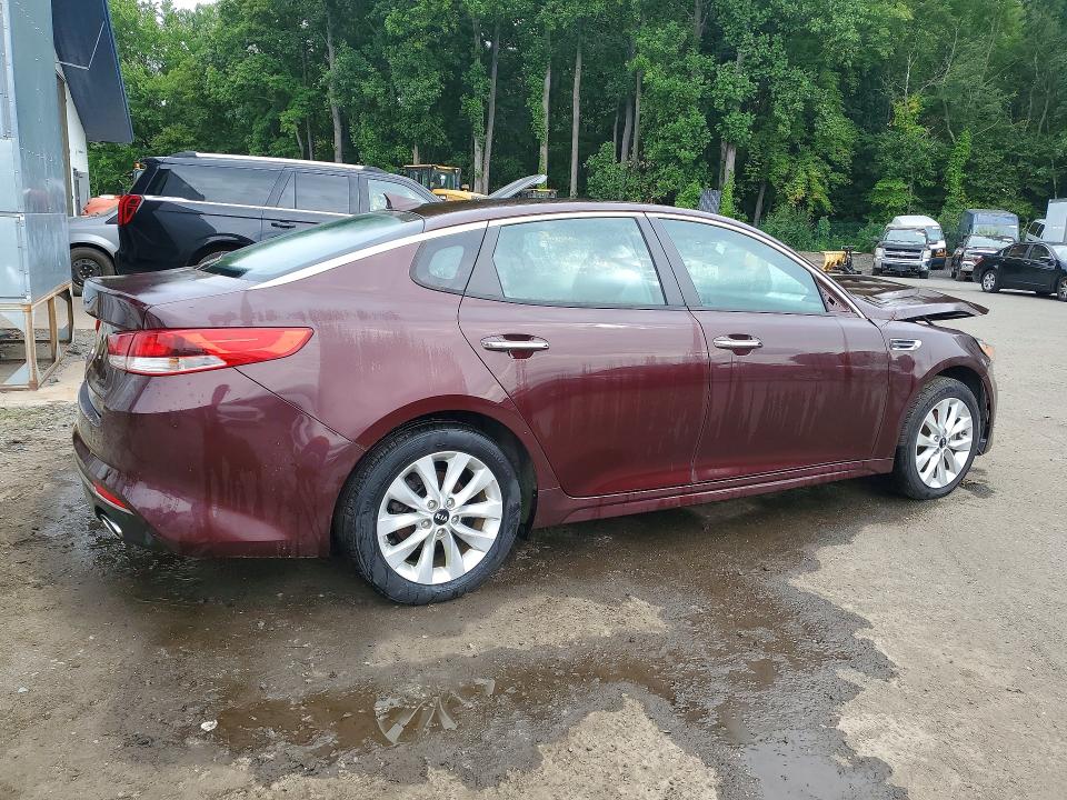 Photo 3 from auction – 2017 KIA OPTIMA with VIN 5XXGT4L35HG139960