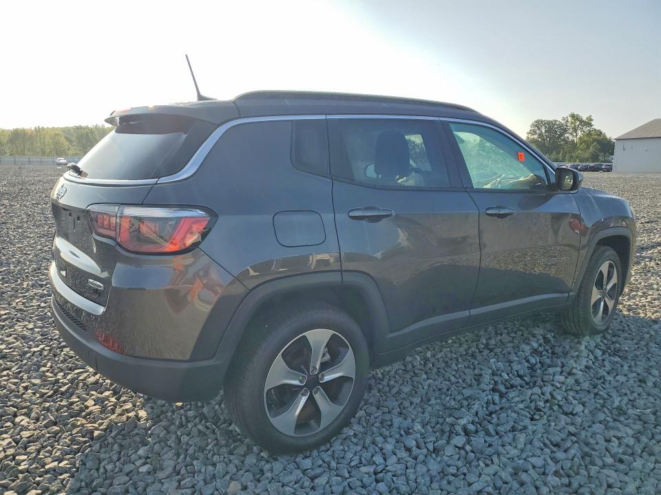 Photo 3 from auction – 2017 JEEP COMPASS with VIN 3C4NJDBBXHT641440