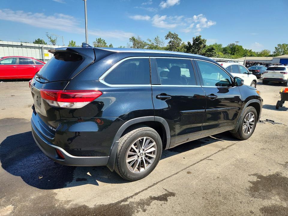 صورة رقم 3 من المزاد - 2018 TOYOTA HIGHLANDER مع VIN 5TDJZRFH4JS561604