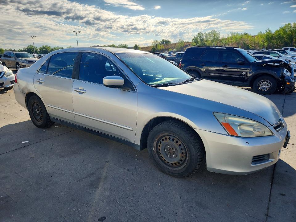 Photo 4 from auction – 2007 HONDA ACCORD with VIN JHMCM56477C004384