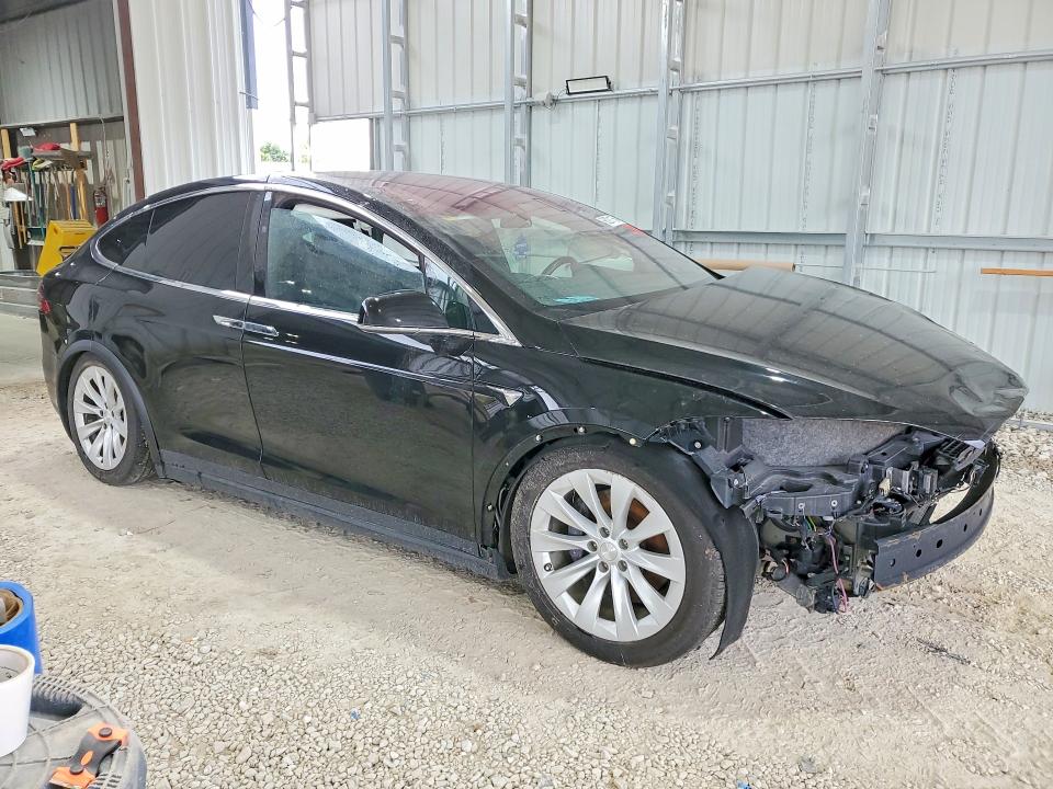 Photo 4 from auction – 2017 TESLA MODEL X with VIN 5YJXCAE20HF055308