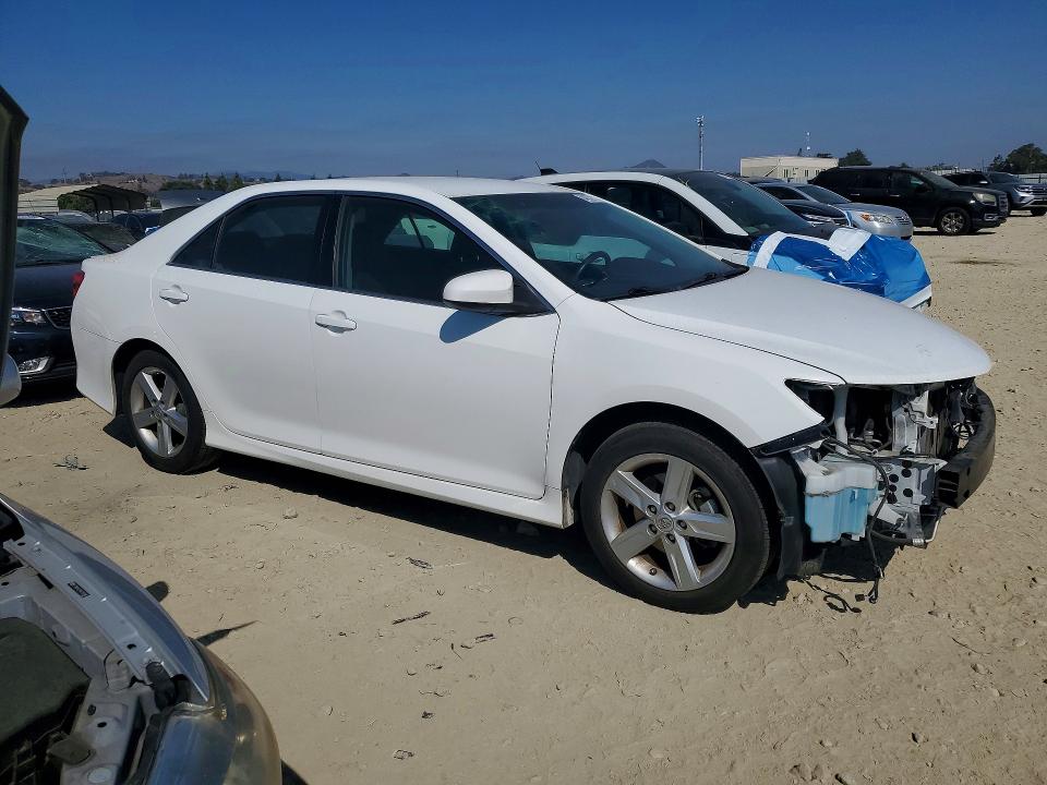 Zdjęcie 4 z aukcji – 2014 TOYOTA CAMRY z VIN 4T1BF1FKXEU731035