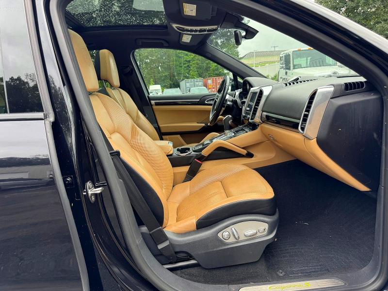 Photo 7 from auction – 2017 PORSCHE CAYENNE with VIN WP1AE2A24HLA72698