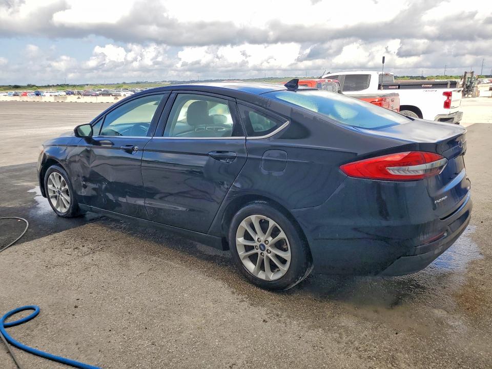 Photo 2 from auction – 2019 FORD FUSION with VIN 3FA6P0LU9KR207077