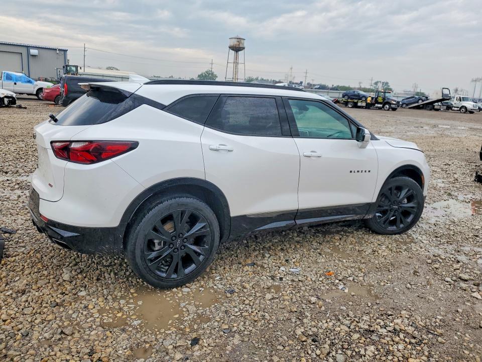 Photo 3 from auction – 2021 CHEVROLET BLAZER with VIN 3GNKBKRS2MS519351
