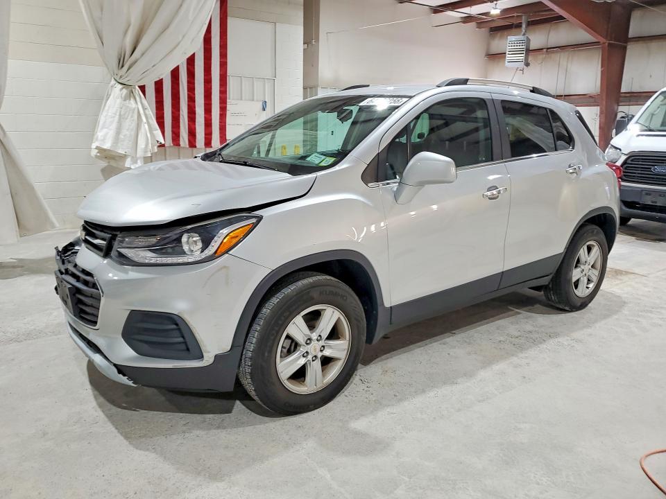 CHEVROLET TRAX 2018 with VIN KL7CJPSB4JB688105 - Photo from auction