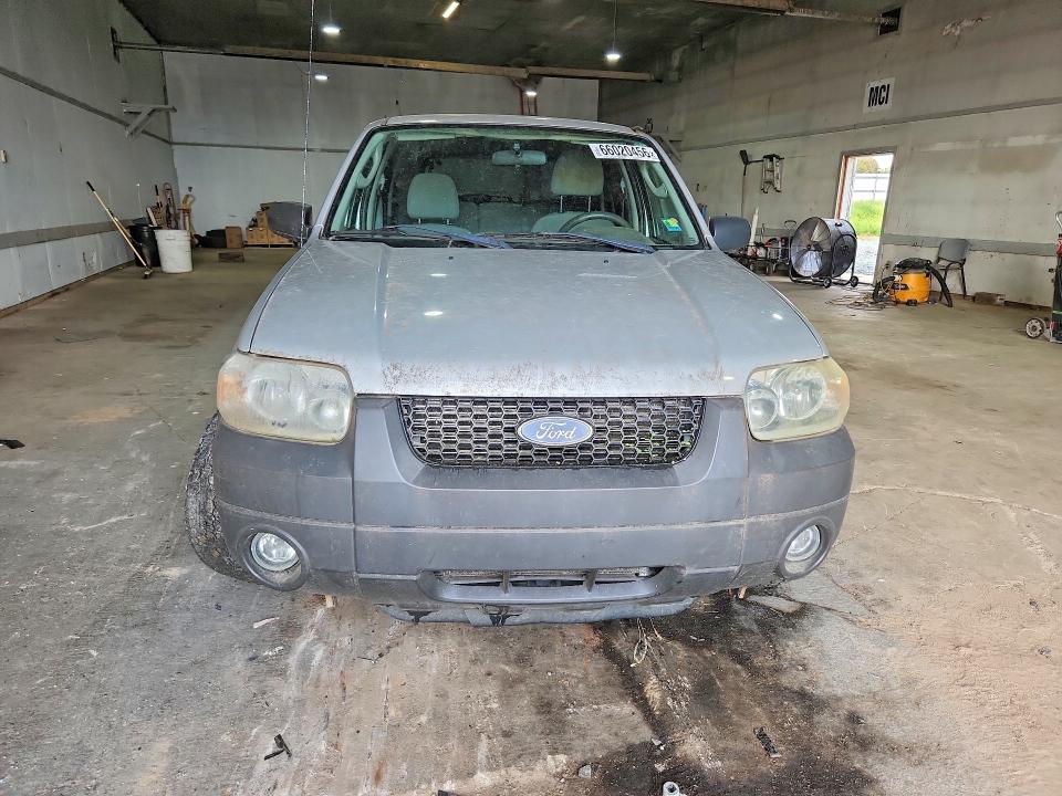 Photo 5 from auction – 2005 FORD ESCAPE with VIN 1FMYU93145KD74618