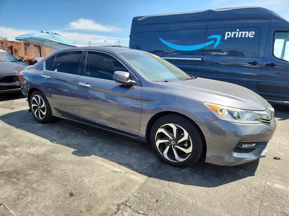 Photo 4 from auction – 2016 HONDA ACCORD with VIN 1HGCR2F86GA062035