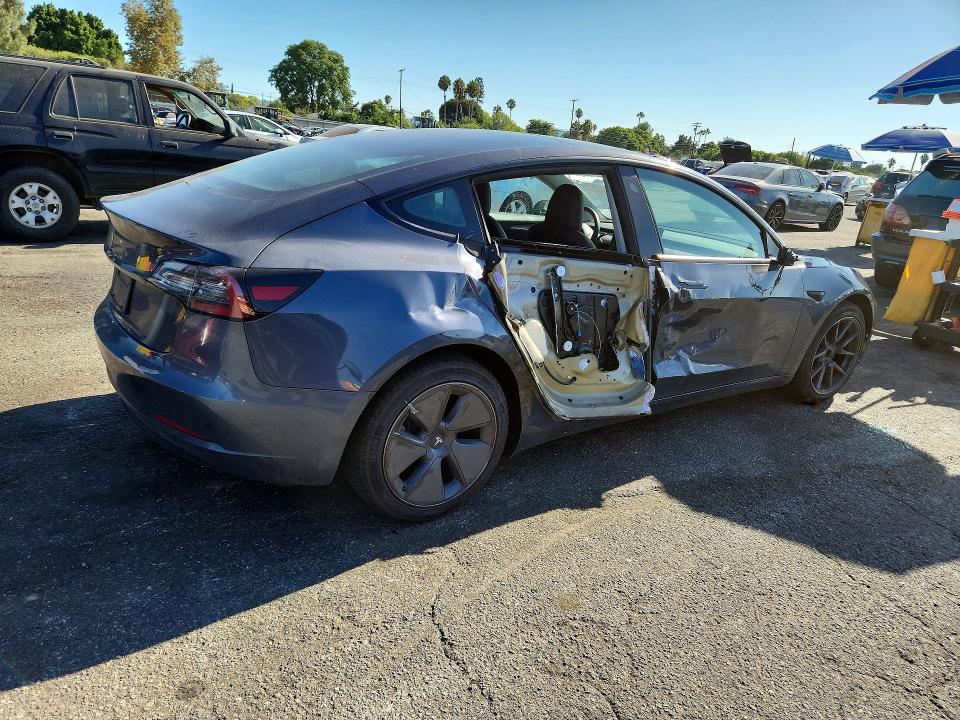 Zdjęcie 3 z aukcji – 2023 TESLA MODEL 3 z VIN 5YJ3E1EA8PF403791