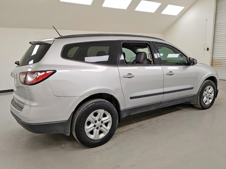Photo 3 from auction – 2015 CHEVROLET TRAVERSE with VIN 1GNKRFEDXFJ344703