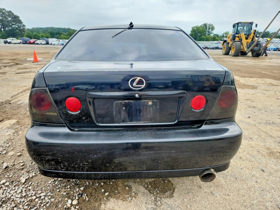 Photo 6 from auction – 2001 LEXUS IS with VIN JTHBD182010032309