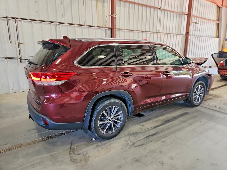 Photo 3 from auction – 2017 TOYOTA HIGHLANDER with VIN 5TDJZRFHXHS386625