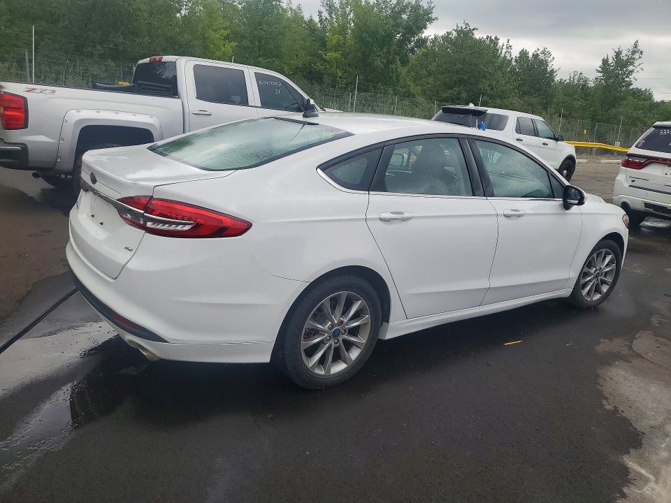 Photo 3 from auction – 2017 FORD FUSION with VIN 3FA6P0H78HR370122