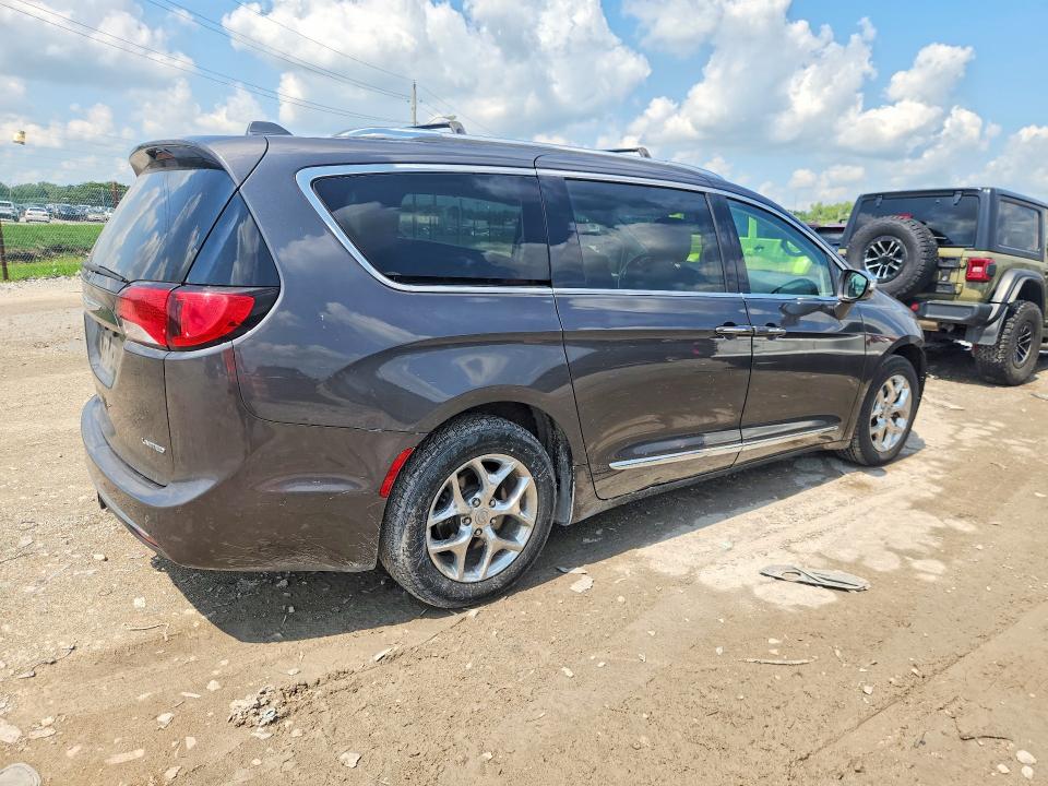 Photo 3 from auction – 2017 CHRYSLER PACIFICA with VIN 2C4RC1GGXHR560830