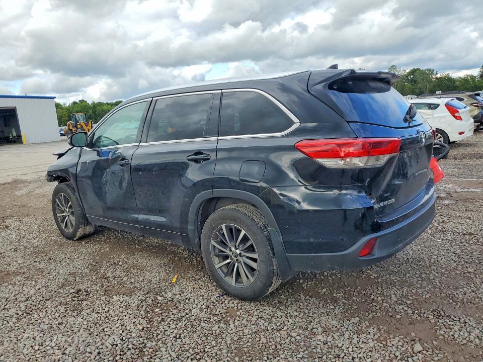 Снимка 2 от търг – 2017 TOYOTA HIGHLANDER с VIN 5TDJZRFH6HS518523
