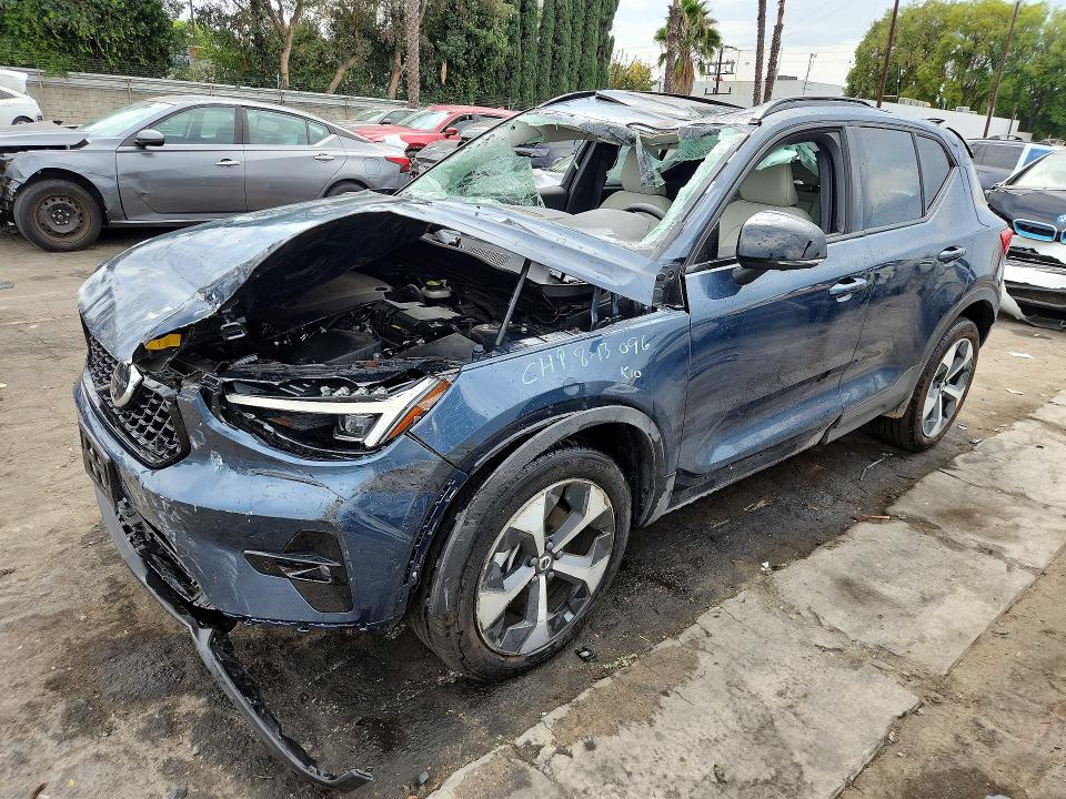 VOLVO XC40 2026 with VIN YV4L12UC3T2805460 - Photo from auction