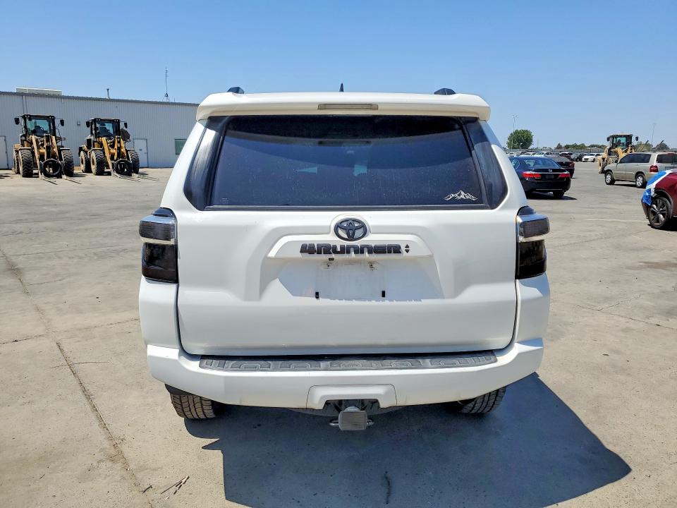 Photo 6 from auction – 2021 TOYOTA 4RUNNER with VIN JTENU5JR6M5878962