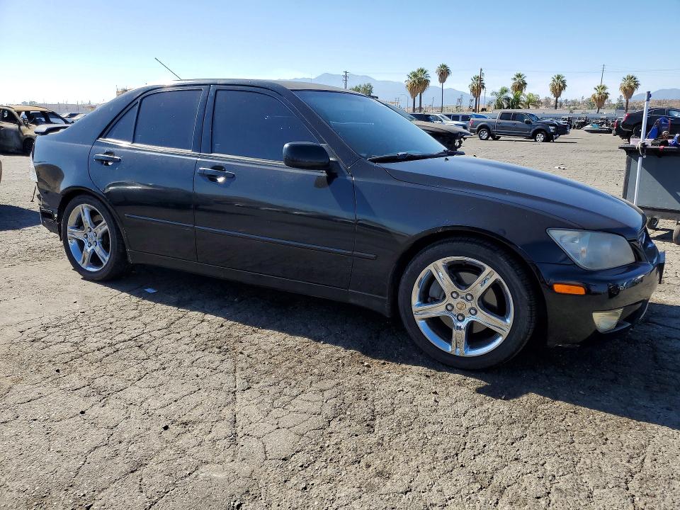 Photo 4 from auction – 2001 LEXUS IS with VIN JTHBD182310016119