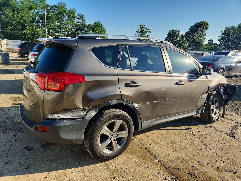 Photo 3 from auction – 2015 TOYOTA RAV4 with VIN JTMRFREV6FD156382
