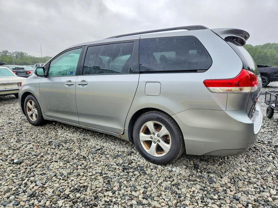 Photo 2 from auction – 2011 TOYOTA SIENNA with VIN 5TDKK3DCXBS065057