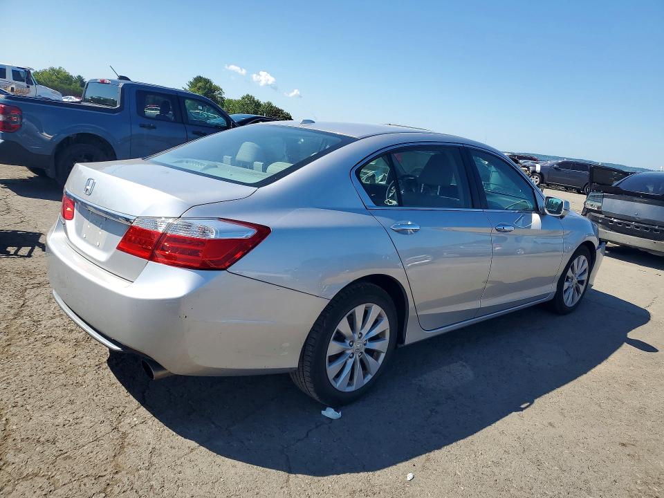 Photo 3 from auction – 2015 HONDA ACCORD with VIN 1HGCR2F88FA135579