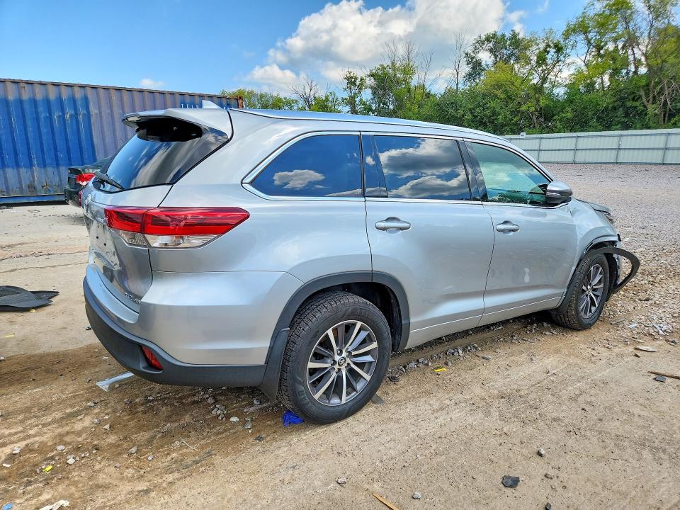 Photo 3 from auction – 2018 TOYOTA HIGHLANDER with VIN 5TDJZRFH0JS488084