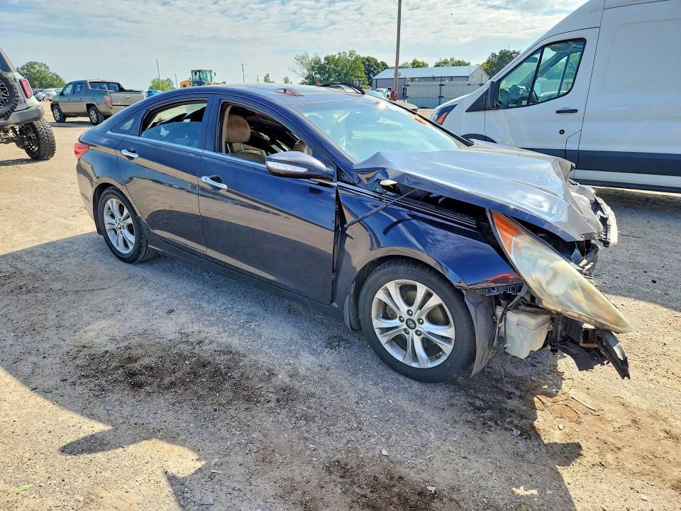 Photo 4 from auction – 2011 HYUNDAI SONATA with VIN 5NPEC4AC3BH098718