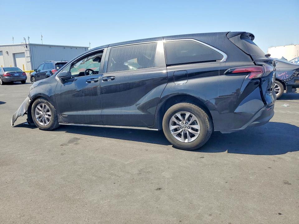 Photo 2 from auction – 2021 TOYOTA SIENNA with VIN 5TDKRKECXMS007764