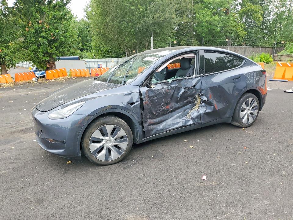TESLA MODEL Y 2022 with VIN 7SAYGDEE8NF454714 - Photo from auction