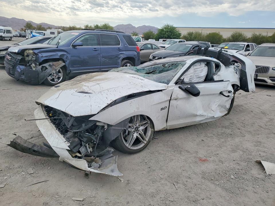 FORD MUSTANG 2018 with VIN 1FA6P8CF3J5185045 - Photo from auction