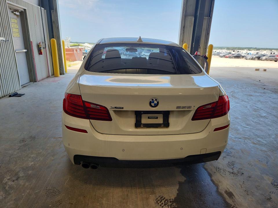Photo 6 from auction – 2016 BMW 528 with VIN WBA5A7C54GG147147