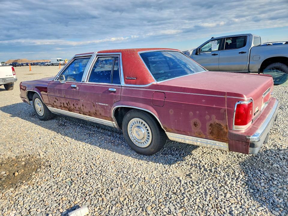 Photo 2 from auction – 1988 FORD CROWN VICTORIA with VIN 2FABP73F3JX141117