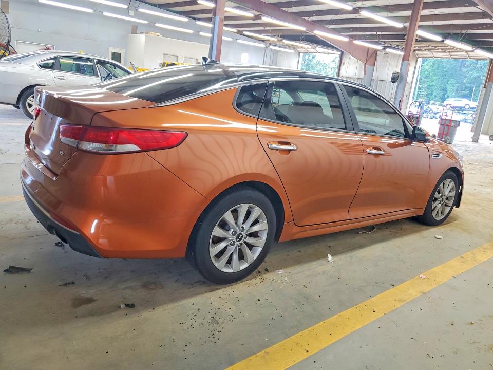 Photo 3 from auction – 2016 KIA OPTIMA with VIN 5XXGU4L39GG040280