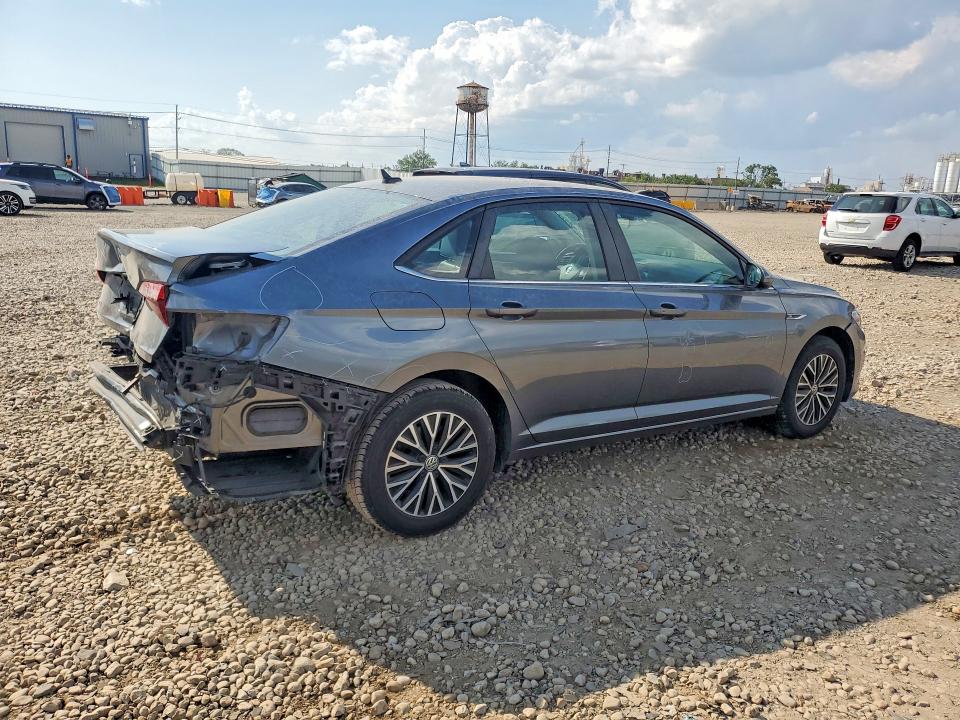 Photo 3 from auction – 2019 VOLKSWAGEN JETTA with VIN 3VWEB7BU5KM268712