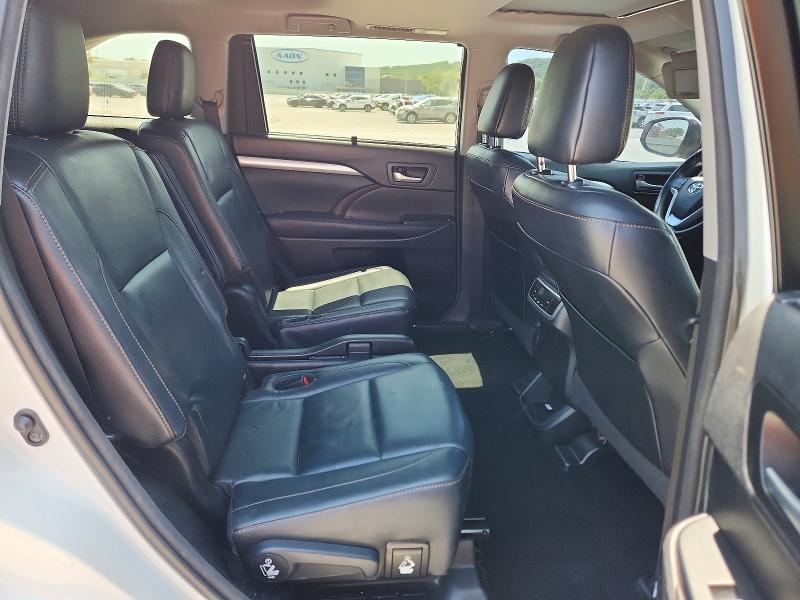 Photo 11 from auction – 2016 TOYOTA HIGHLANDER with VIN 5TDJKRFH8GS327169