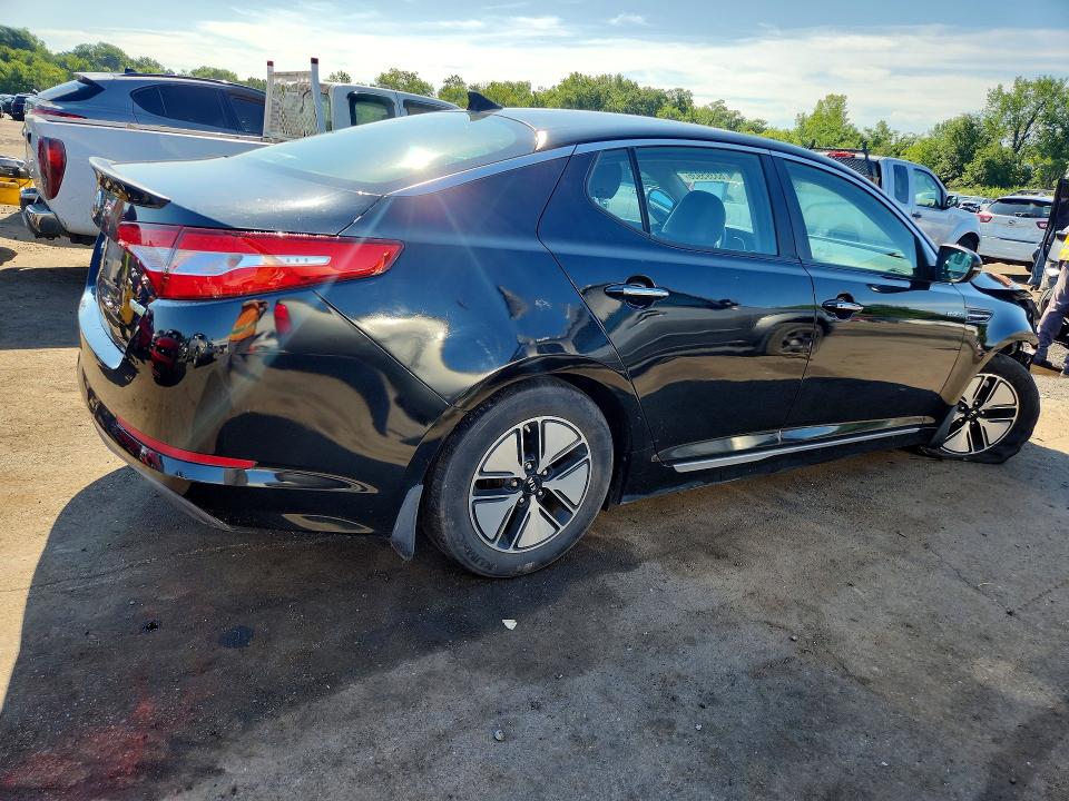 Photo 3 from auction – 2013 KIA OPTIMA with VIN KNAGM4AD0D5059583